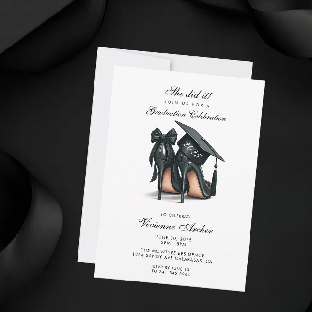 Invitation Élégante Stiletto Féminine et diplôme de Casquette (Feminine Graduation Party Invitation | High Heels Graduation)