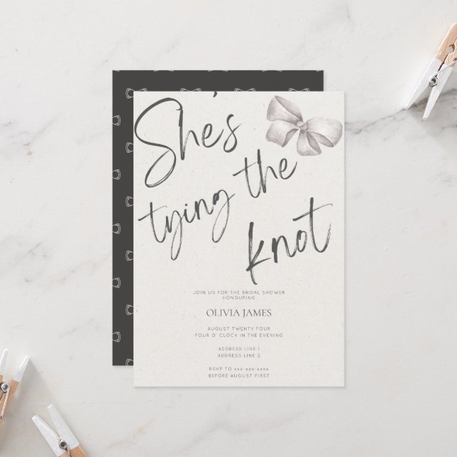 Invitation Elle attache la douche nuptiale du noeud (Devant/Arrière en situation)