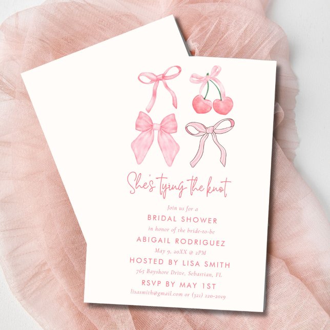 Invitation Elle est en train de nouer la Fête des mariées de  (She's Tying the Knot Coquette Bow Bridal Shower Invitation)