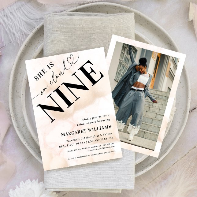 Invitation Elle est sur un Cloud Nine Heart Script Baby Showe (Créateur téléchargé)