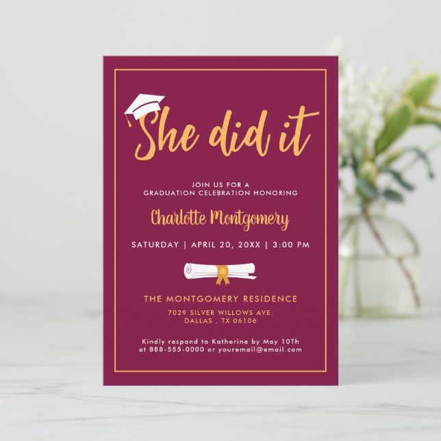 Invitation Elle L'A Fait Casquette Grad Burgundy Graduation P (Debout devant)