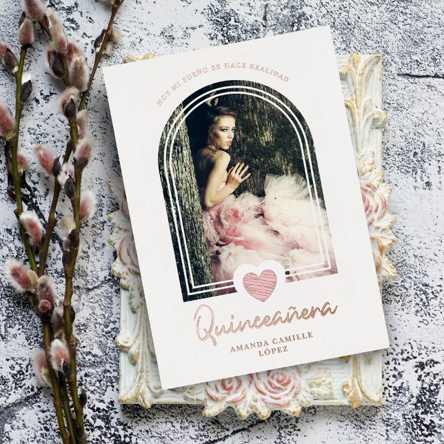Invitation En Aluminium Arch Espagnol Moderne Rose Coeur Photo Quinceañera (Créateur téléchargé)
