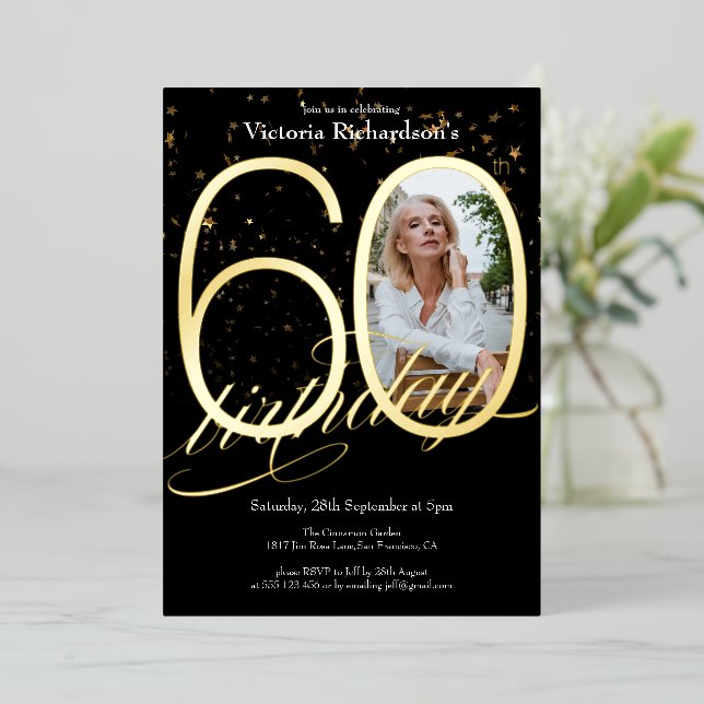 Invitation En Aluminium Elégant Confetti Photo Black Gold 60e anniversaire (Debout devant)