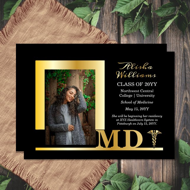 Invitation En Aluminium Élégant Dr MD Caduceus Photo Diplômé Noir (Elegant Doctor | Physician "MD" Caduceus One Photo Graduation Photo Gold Foil Announcement)