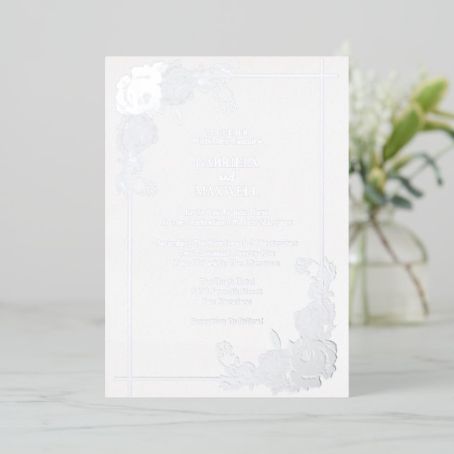 Invitation En Aluminium Élégant Mariage floral blanc et argent or (Debout devant)