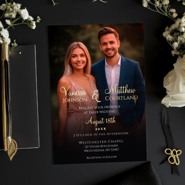 Invitation En Aluminium Elégant noir et blanc Mariage photo moderne or (Elegant Minimalist Couple Photo Wedding invitation with Gold Foil Accents)
