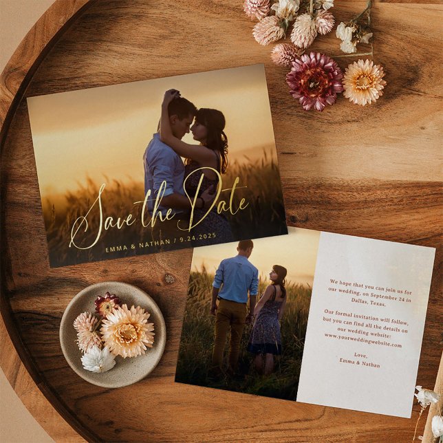 Invitation En Aluminium Élégant script or | Recouvrement photo Enregistrer (An elegant, real gold foil save the date photo card)