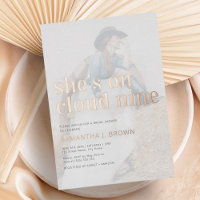 Elle est sur Cloud 9 Fête des mariées minimaliste 