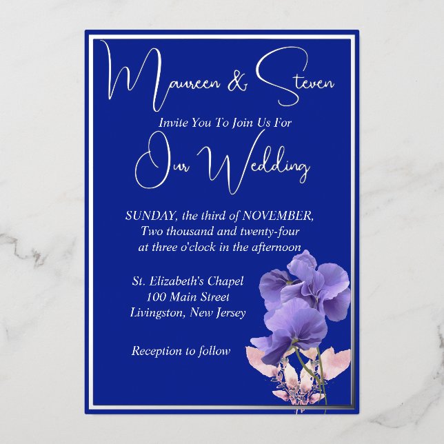 Invitation En Aluminium Fleurs violettes sur Mariage bleu royal Argent (Recto)