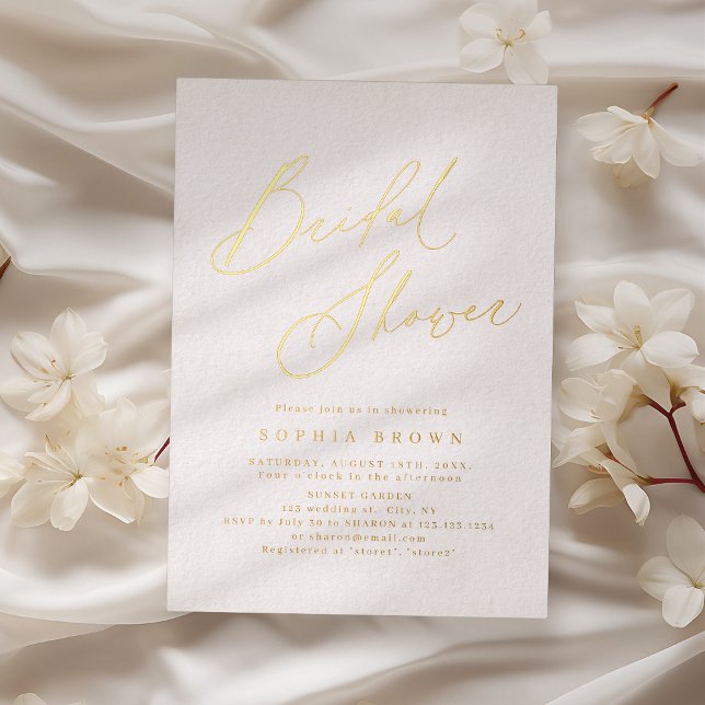Invitation En Aluminium Gold élégant script moderne douche de mariée minim (Gold elegant modern script minimal bridal shower foil invitation)