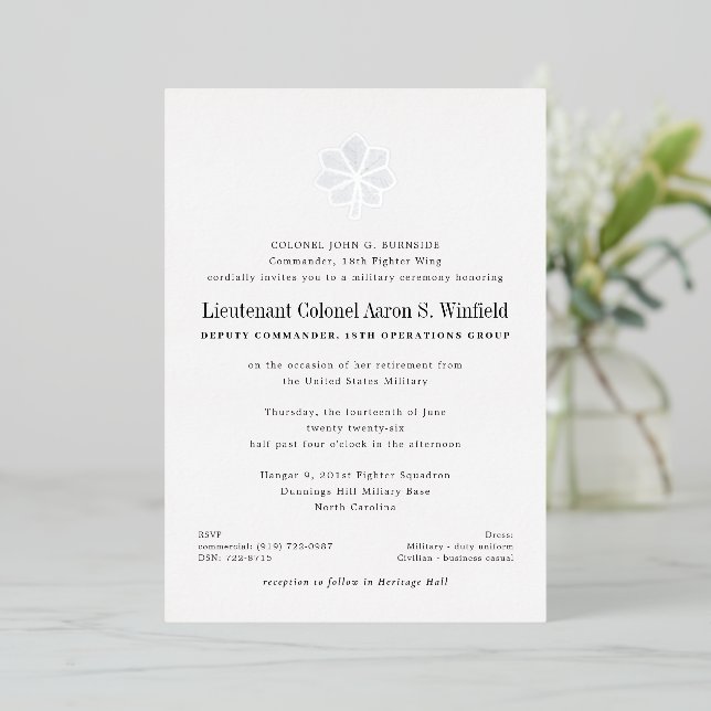 Invitation En Aluminium Lieutenant-colonel Retraite militaire (Debout devant)