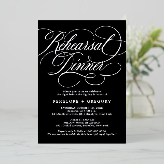 Invitation En Aluminium Temps de calligraphie moderne Dîner de répétition  (Debout devant)