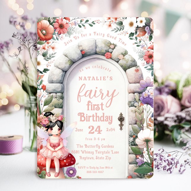 Invitation Fairy Porte Noir Cheveux Fairy Premier anniversair (Fairy First Birthday Invitation with Black Hair Fairy Girl and Enchanted Doorway.)