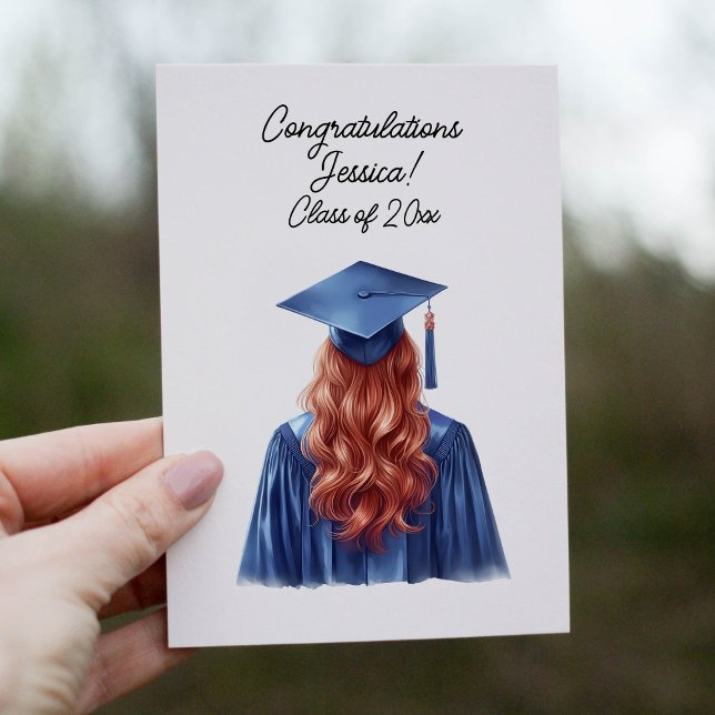 Invitation Félicitations Redhead Female Graduate en bleu (Créateur téléchargé)