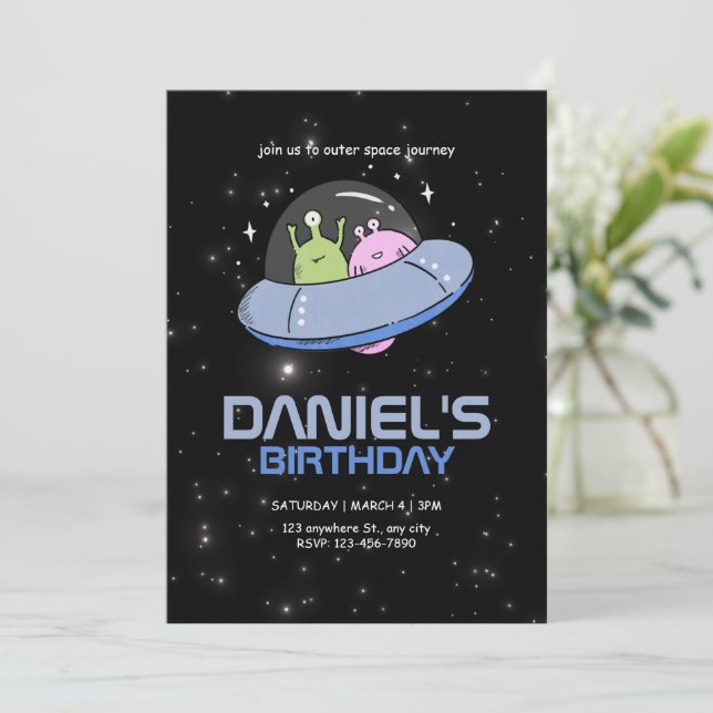 Invitation Fête d'anniversaire d'extraterrestre d'OVNI annive (Debout devant)