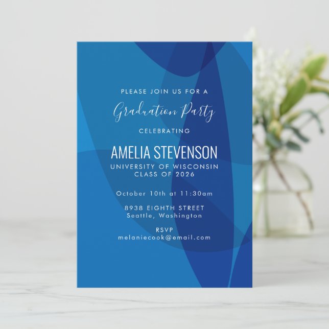 Invitation Fête de graduation Abstraite moderne (Debout devant)