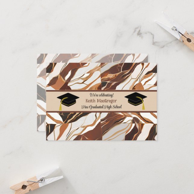 Invitation Fête de la Graduation du Fils en marbre Brown (Devant/Arrière en situation)