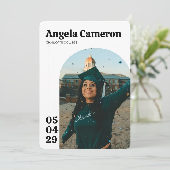 Invitation Fête des diplômés de l'université moderne (Debout devant)