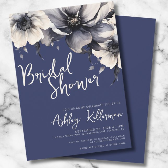 Invitation Fête des mariées bleue de la marine florale (Typography Elegant Floral Navy Blue Bridal Shower Invitation)