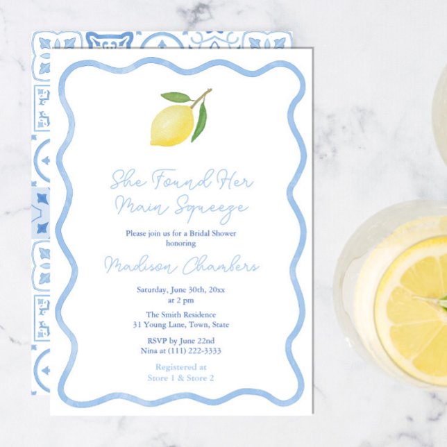 Invitation Fête des mariées principale Squeeze Wavy Border Ci (Squiggle border Main Squeeze Bridal Shower invitation in blue and white with simple single lemon)