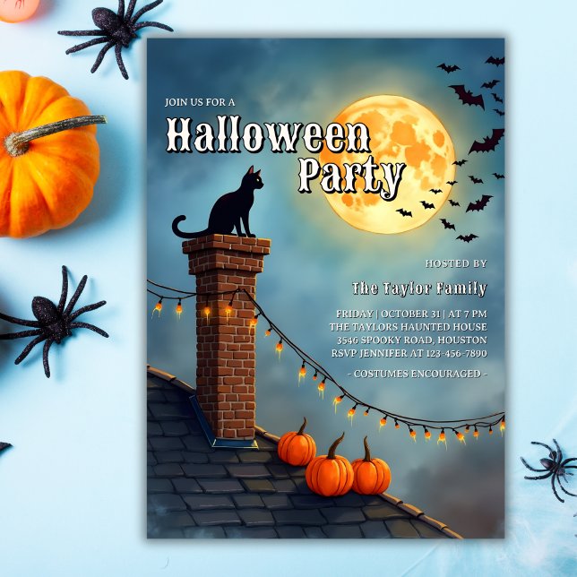 Invitation Fête d'Halloween Chat noir et Pleine lune (Black Cat & Full Moon Halloween Party Invitation — Rooftop Pumpkins, Bats & String Lights)