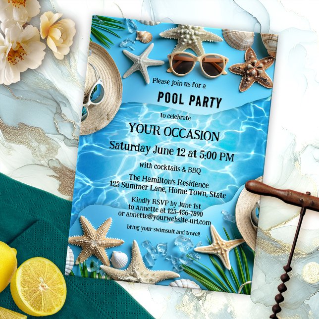 Invitation Fête Turquoise Joyeuse au Piscine d'Été (Pool party invitation featuring a turquoise design with starfish, summer hats around a swimming pool)