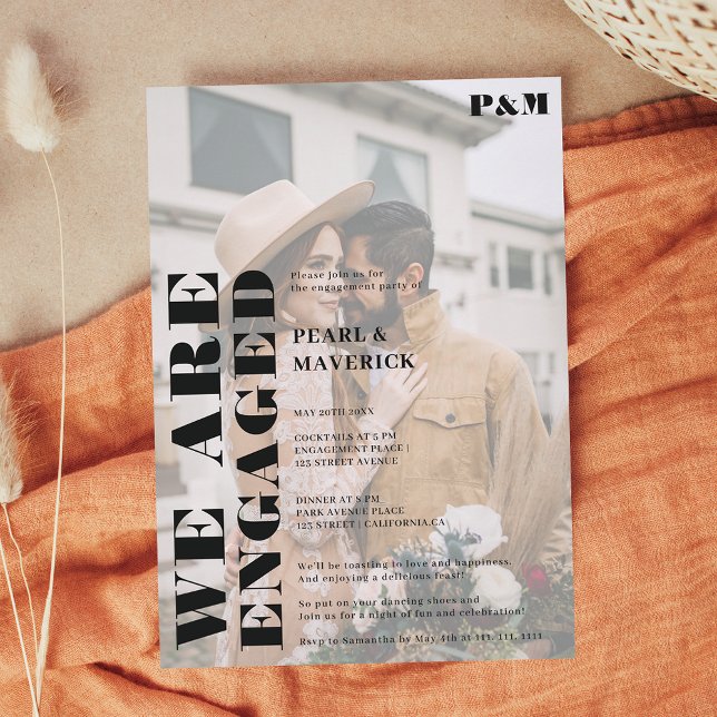 Invitation Fifiançfière photo en noir blanc (Bold simple black white photo engagement party invitation)