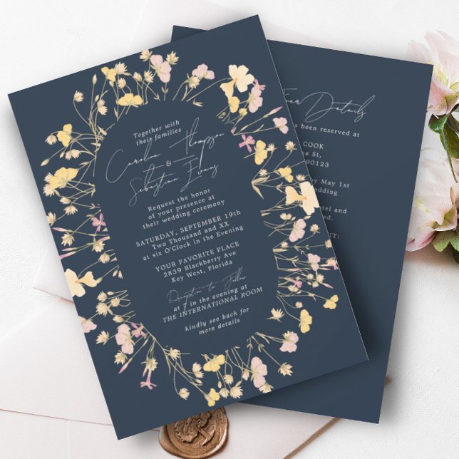 Invitation Fleur sauvage Double Arch Navy RSVP QR Code Mariag (Créateur téléchargé)