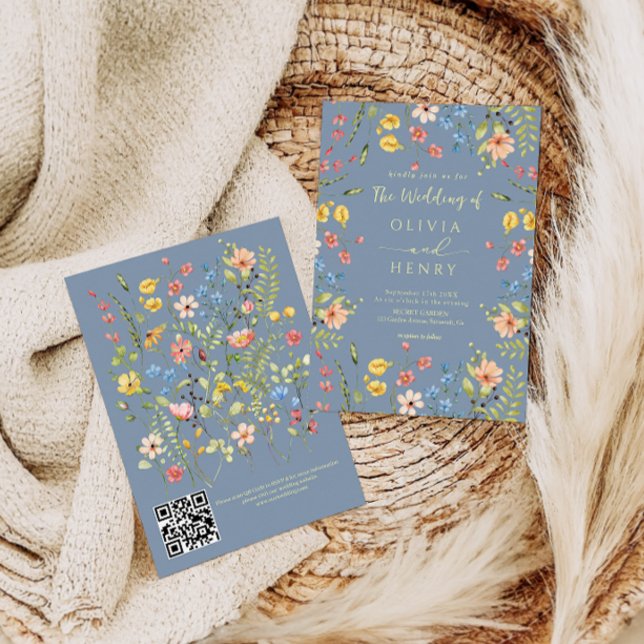 Invitation Fleur sauvage moderne Dusty Blue QR Code Mariage (Créateur téléchargé)