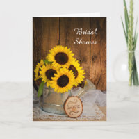 Fleurs de soleil et arrosage de jardin peuvent Fêt