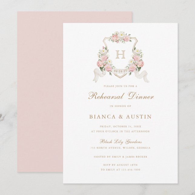 Invitation Floral Blush Rose Crest Monogramme Dîner de répéti (Devant / Derrière)