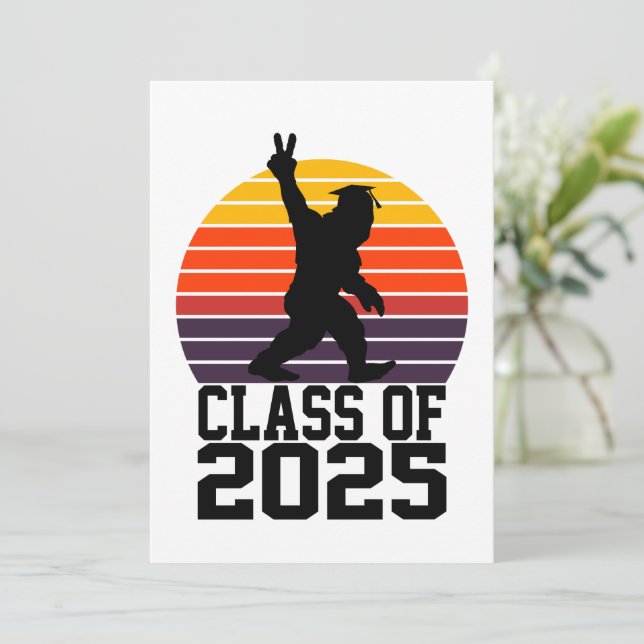 Invitation Funny Bigfoot Classe de 2025 - Graduation 2025 (Debout devant)