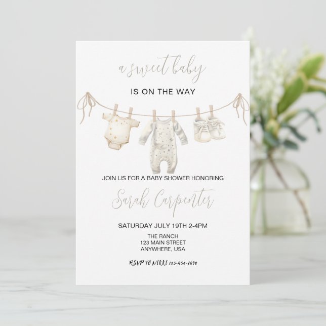 Invitation Gender neutral Baby Clothes Baby shower (Debout devant)