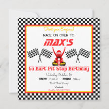 Go Kart Racers en rouge, noir et jaune avec drapea