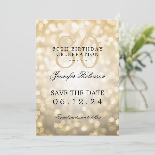 Invitation Gold Bokeh 80th Birthday Enregistrer la date (Debout devant)
