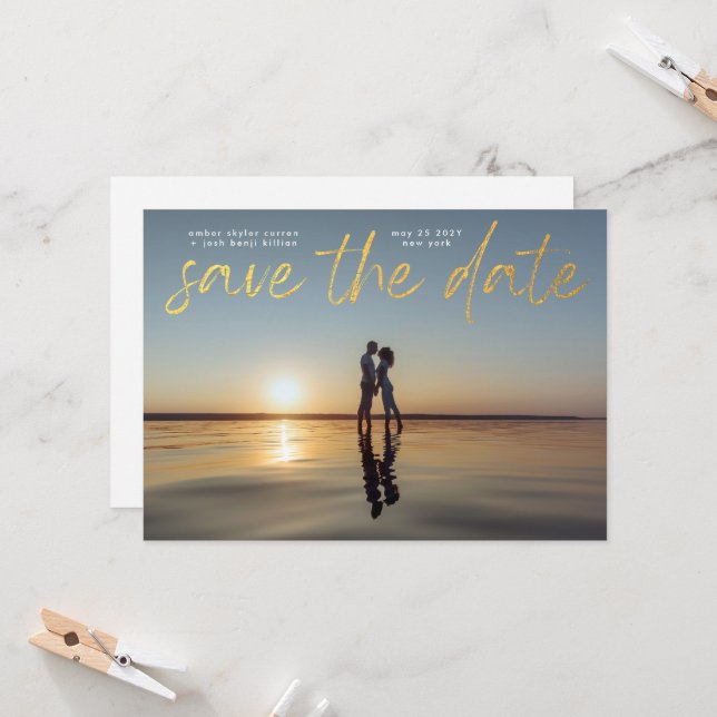 Invitation Gold Foil Script QR code Enregistrer la date (Devant/Arrière en situation)