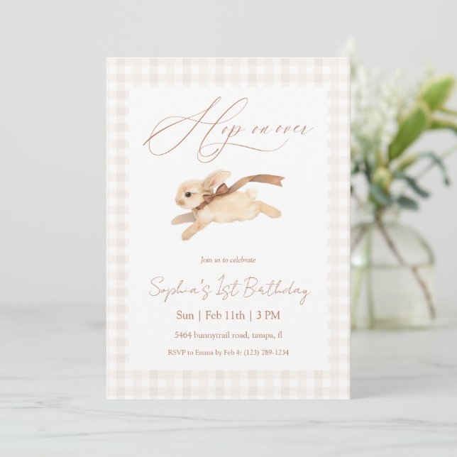Invitation Hop on Over Running Bunny Birthday (Debout devant)