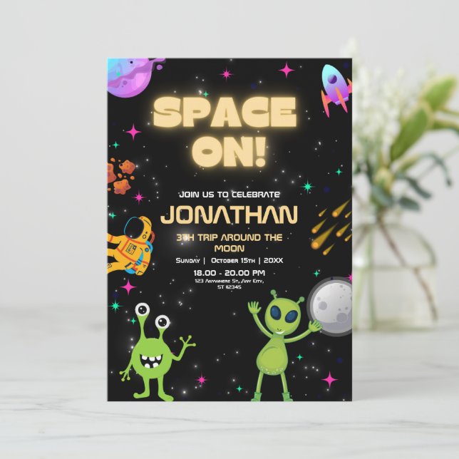 Invitation Hors de ce monde Alien Anniversaire Alien OVNI (Debout devant)