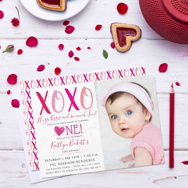 Invitation Hugs & Kisses Saint Valentin 1er anniversaire Phot (Créateur téléchargé)