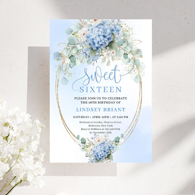 Invitation Hydrangea Bleue Élégante Script 16e Anniversaire (Elegant Blue Hydrangea Gold Script 16th Birthday Invitation)