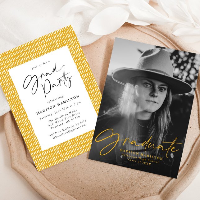 Invitation Jaune Gold Stylish Script Photo Graduation Party (Créateur téléchargé)