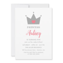 Jolie princesse de la Couronne fête d'anniversaire