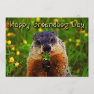 Invitation Jour de Groundhog heureux mangeant la fleur