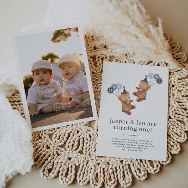 Invitation Jumeaux - Casquettes de la fête des ours - 1er ann (Boy Twins - Bears Party Hats - 1st Birthday Photo Invitation)