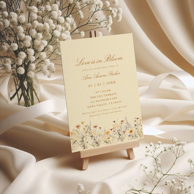 Invitation L'Amour Est Dans La Fête des mariées Florale D'Aqu (Créateur téléchargé)