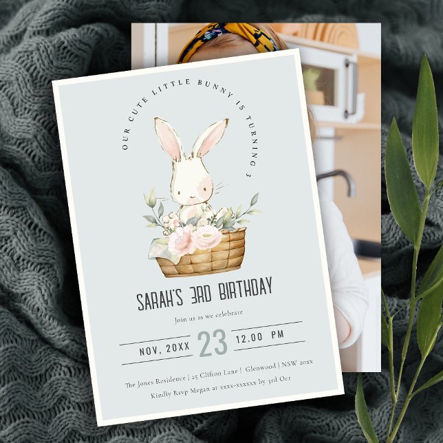 Invitation Lapin Bleu Dans Panier Floral Enfants Photo Annive (Créateur téléchargé)