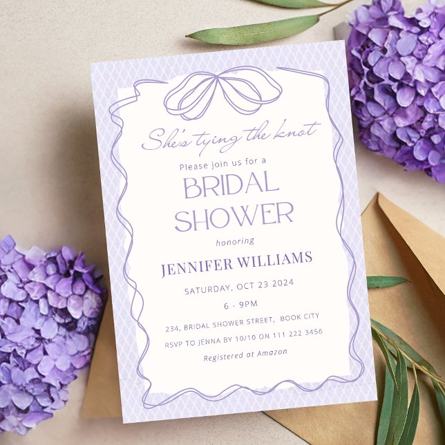 Invitation Lavande elle noue la Fête des mariées de dentelle  (Lavender She's Tying the Knot Lace Bridal Shower Invitation)