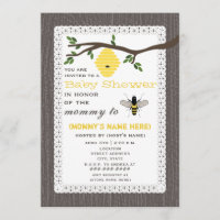 Le bois a inspiré le baby shower orienté d'abeille