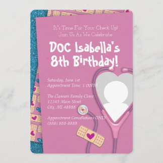 Invitation Le Doc. est dans l'invitation d'anniversaire