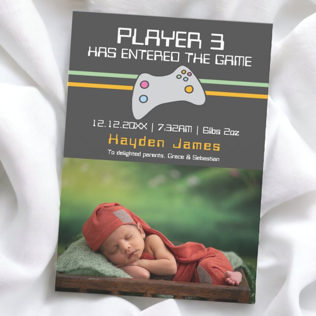 Invitation Le Joueur Vidéo Ordinateur A Entré Nouveau Bébé (Computer Video Game Player Has Entered New Baby Invitation from Ricaso. 

Gamer themed announcements)